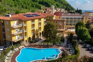 Find Your Perfect Hotel Garda Garda Escape [Deals] | The Ultimate Gardening Guide: Grow a Thriving Garden Year-Round