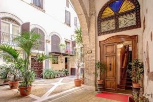 Rome's Navona Garden & Suites: Your Italian Escape | The Ultimate Gardening Guide: Grow a Thriving Garden Year-Round