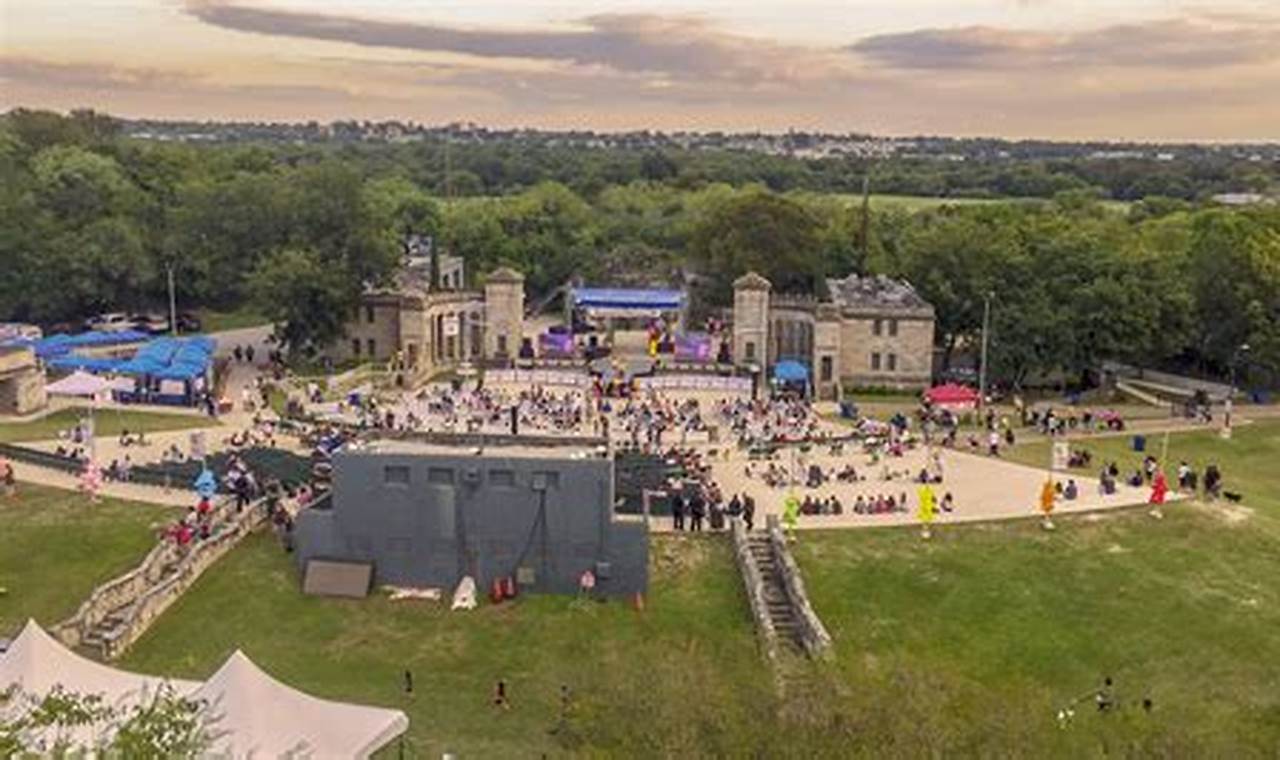 Discover: Sunken Garden Theatre Spaces & Designs | The Ultimate Gardening Guide: Grow a Thriving Garden Year-Round